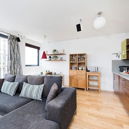 Stylish 2 Bedroom Flat With Balcony In Londra Esterno foto
