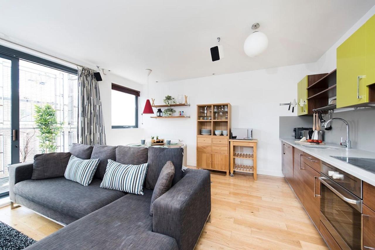 Stylish 2 Bedroom Flat With Balcony In Londra Esterno foto