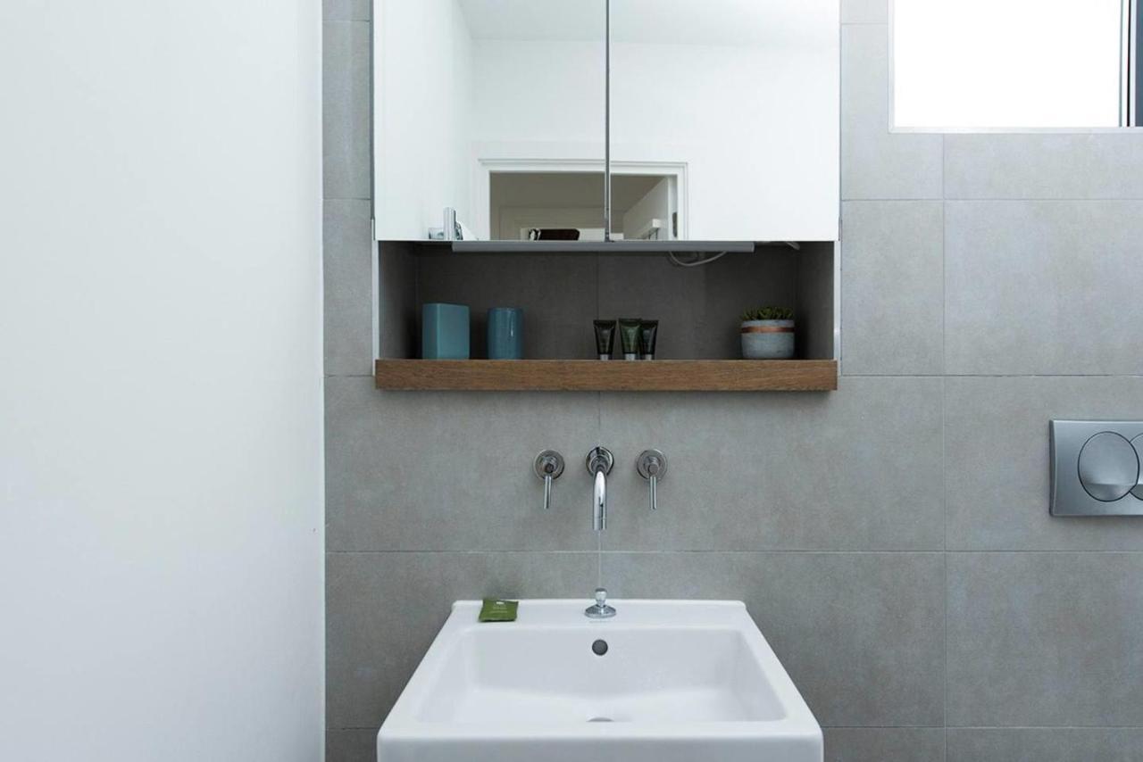 Stylish 2 Bedroom Flat With Balcony In Londra Esterno foto