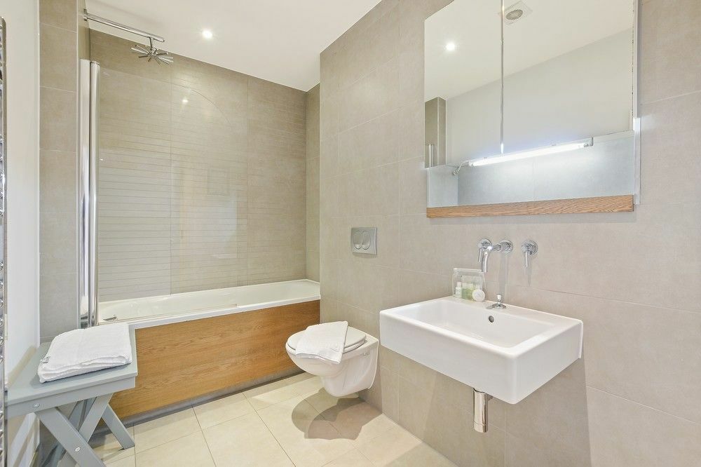 Stylish 2 Bedroom Flat With Balcony In Londra Esterno foto