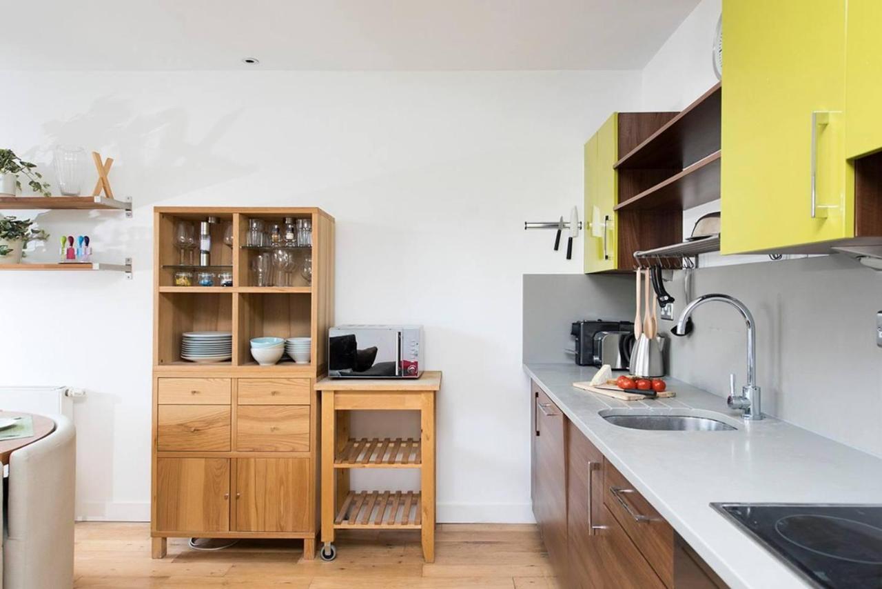 Stylish 2 Bedroom Flat With Balcony In Londra Esterno foto