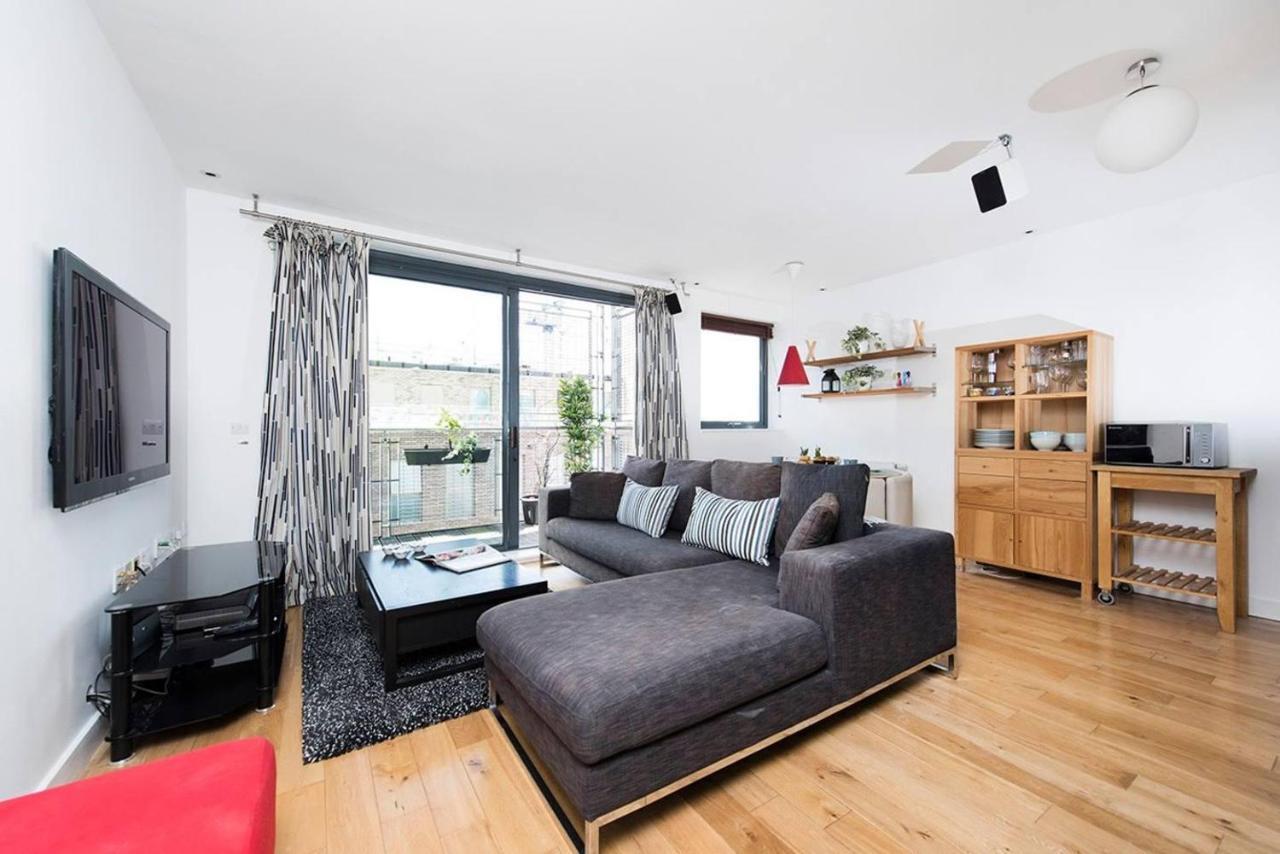 Stylish 2 Bedroom Flat With Balcony In Londra Esterno foto